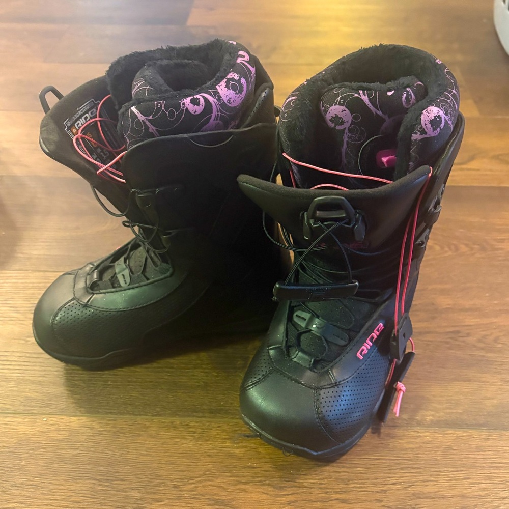 Women’s RIDE snowboard boots 6